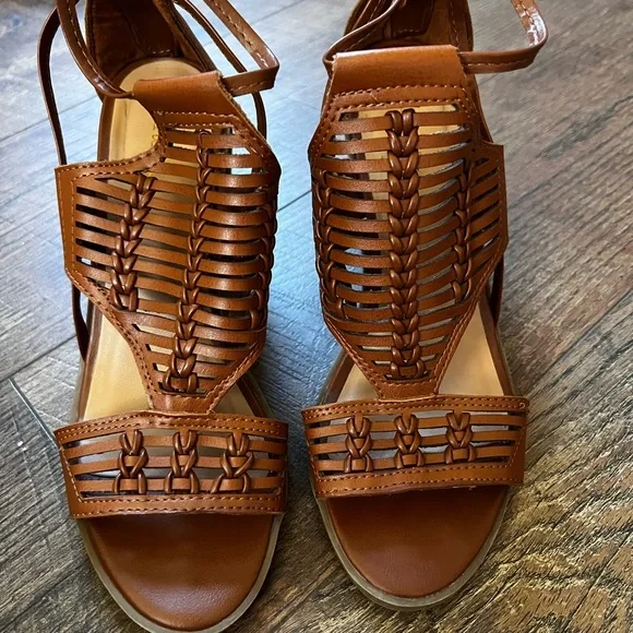 Merona Chunky Heels - Picture 2 of 6